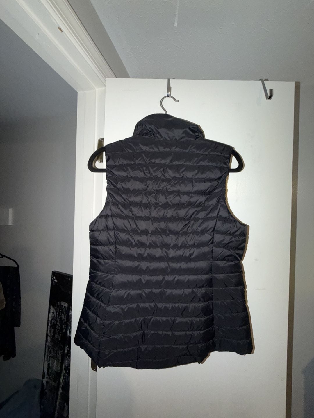 Old Navy Active Water-Resistant Narrow-Channel Puffer Vest 4