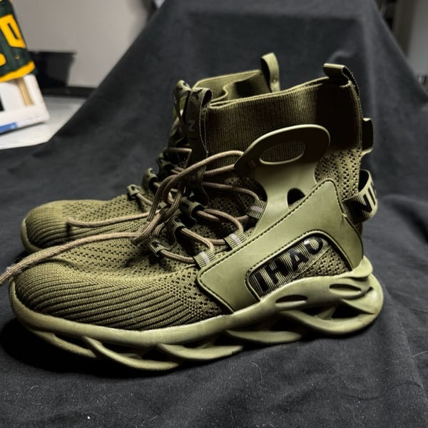 Nihaoya Athletic Blade-Style High-Top Sneakers in Army Green