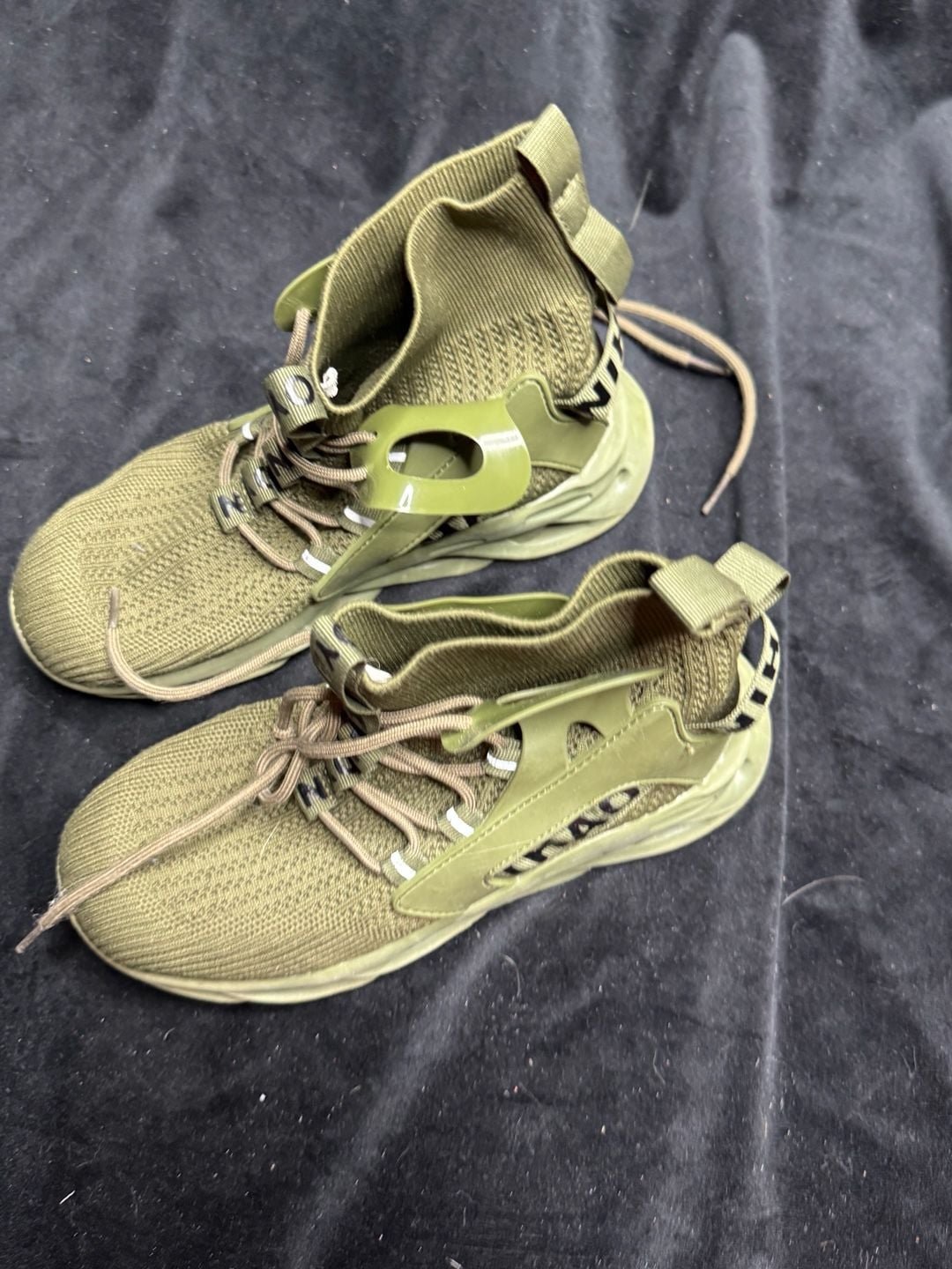 Nihaoya Athletic Blade-Style High-Top Sneakers in Army Green 4