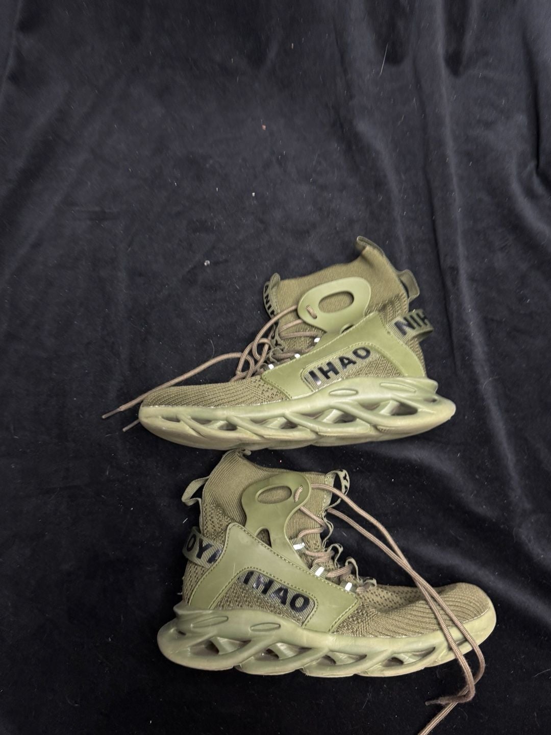 Nihaoya Athletic Blade-Style High-Top Sneakers in Army Green 5