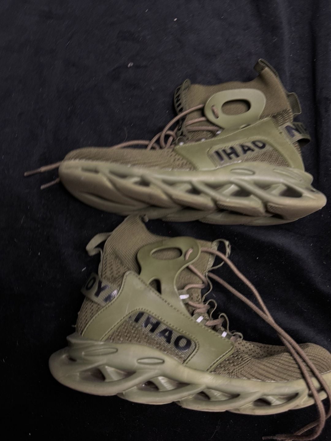 Nihaoya Athletic Blade-Style High-Top Sneakers in Army Green 8
