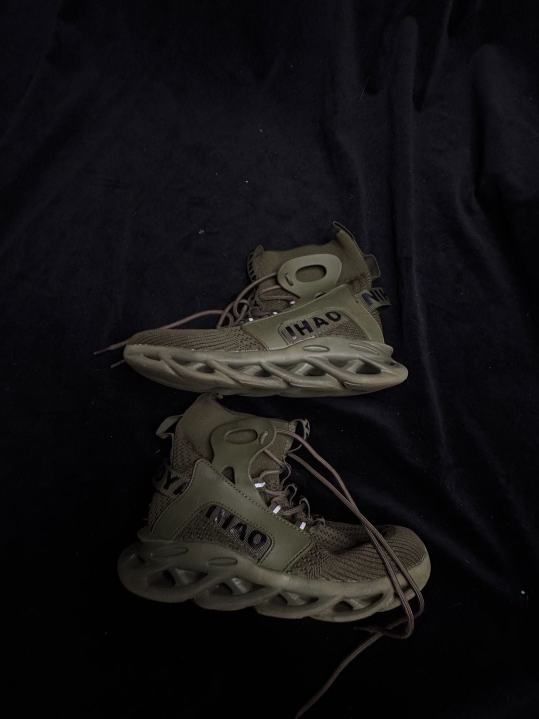 Nihaoya Athletic Blade-Style High-Top Sneakers in Army Green 10
