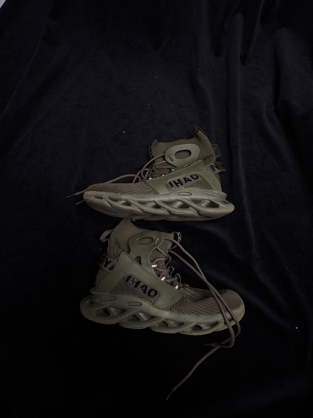 Nihaoya Athletic Blade-Style High-Top Sneakers in Army Green 11