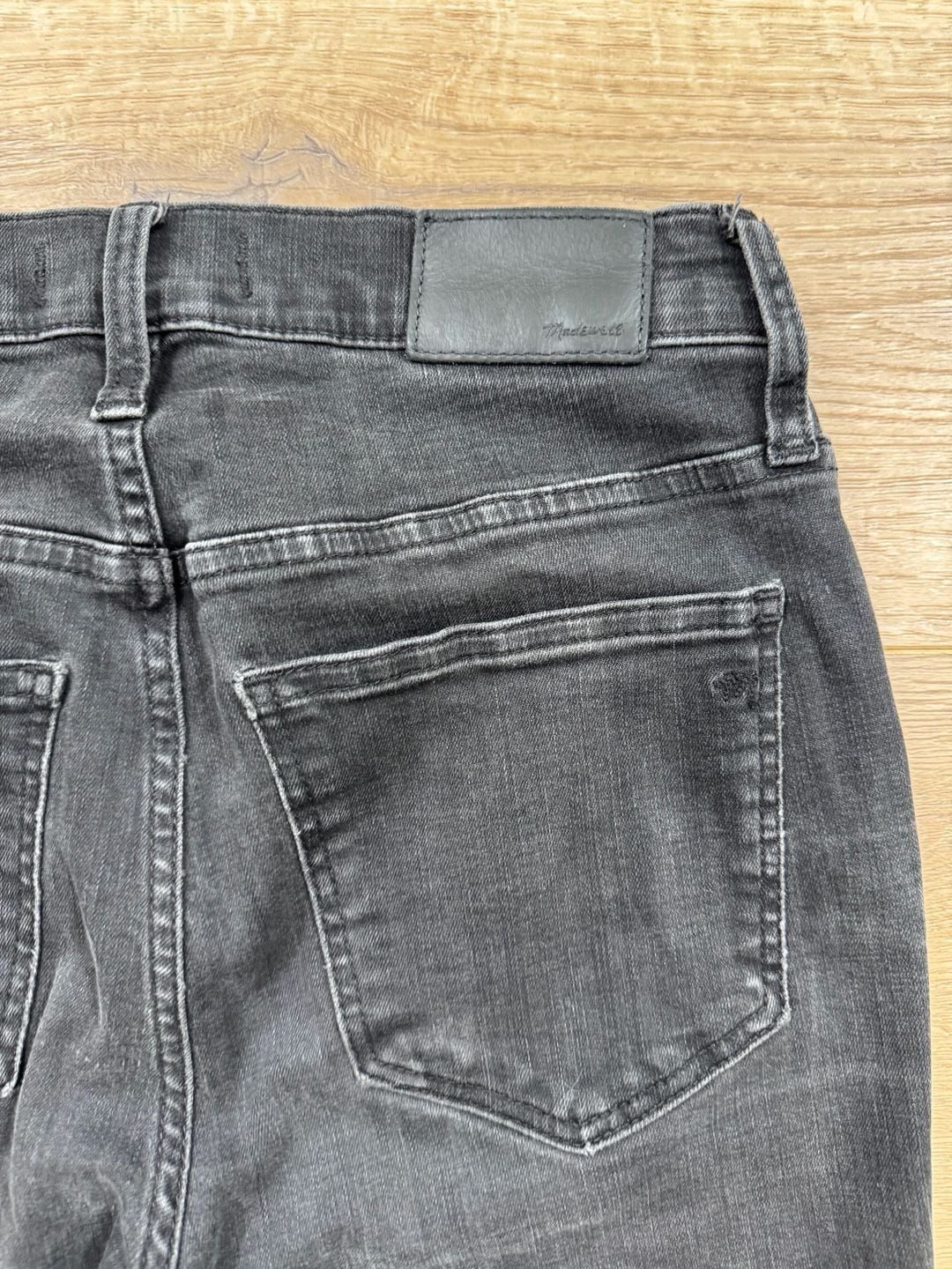 Madewell 10” High Rise Skinny Button Fly Jeans Black Raw Hem Women’s Size 25 14