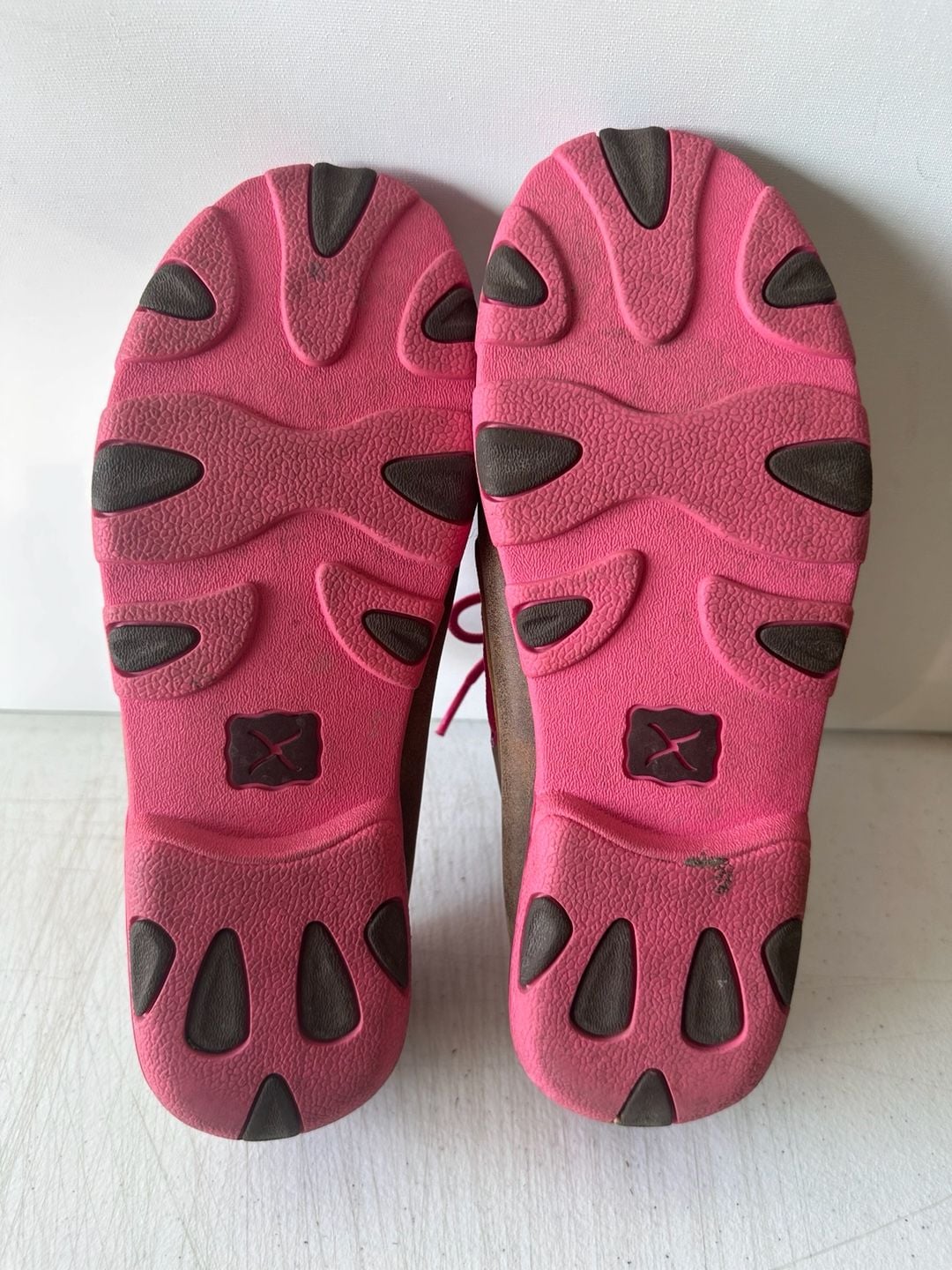 Twisted X Women's WDM0027 Driving Moccasins with Pink Ribbon Embroidery 8