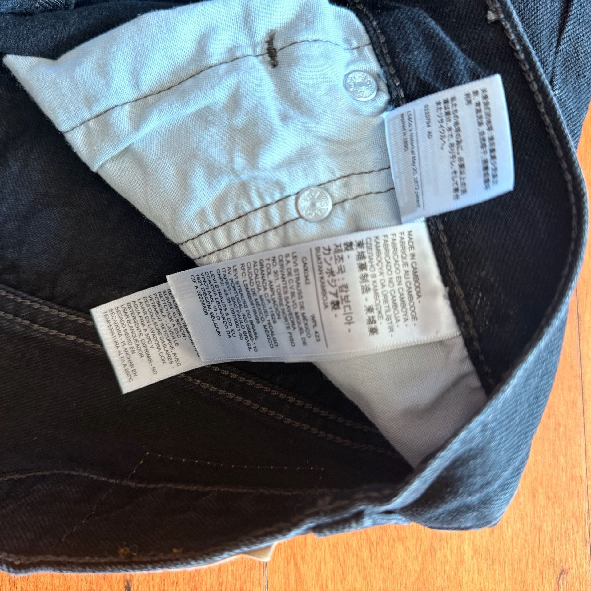 Levi's 501 Women's Black Denim Cut-Off Shorts with Distressed Hem 4