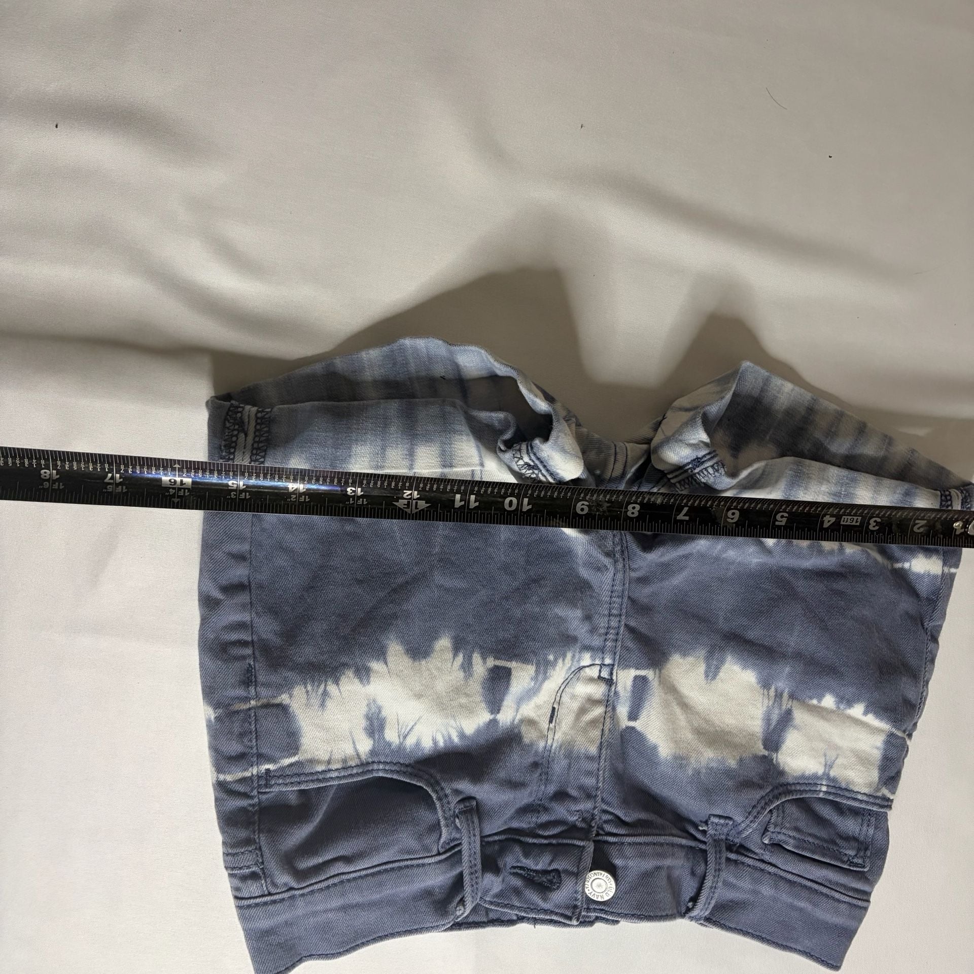 Old Navy Tie-Dye Cuffed Denim Jean Shorts 7
