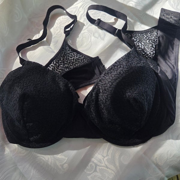 Anne Klein Black Lace Underwire Bra, Size 42C