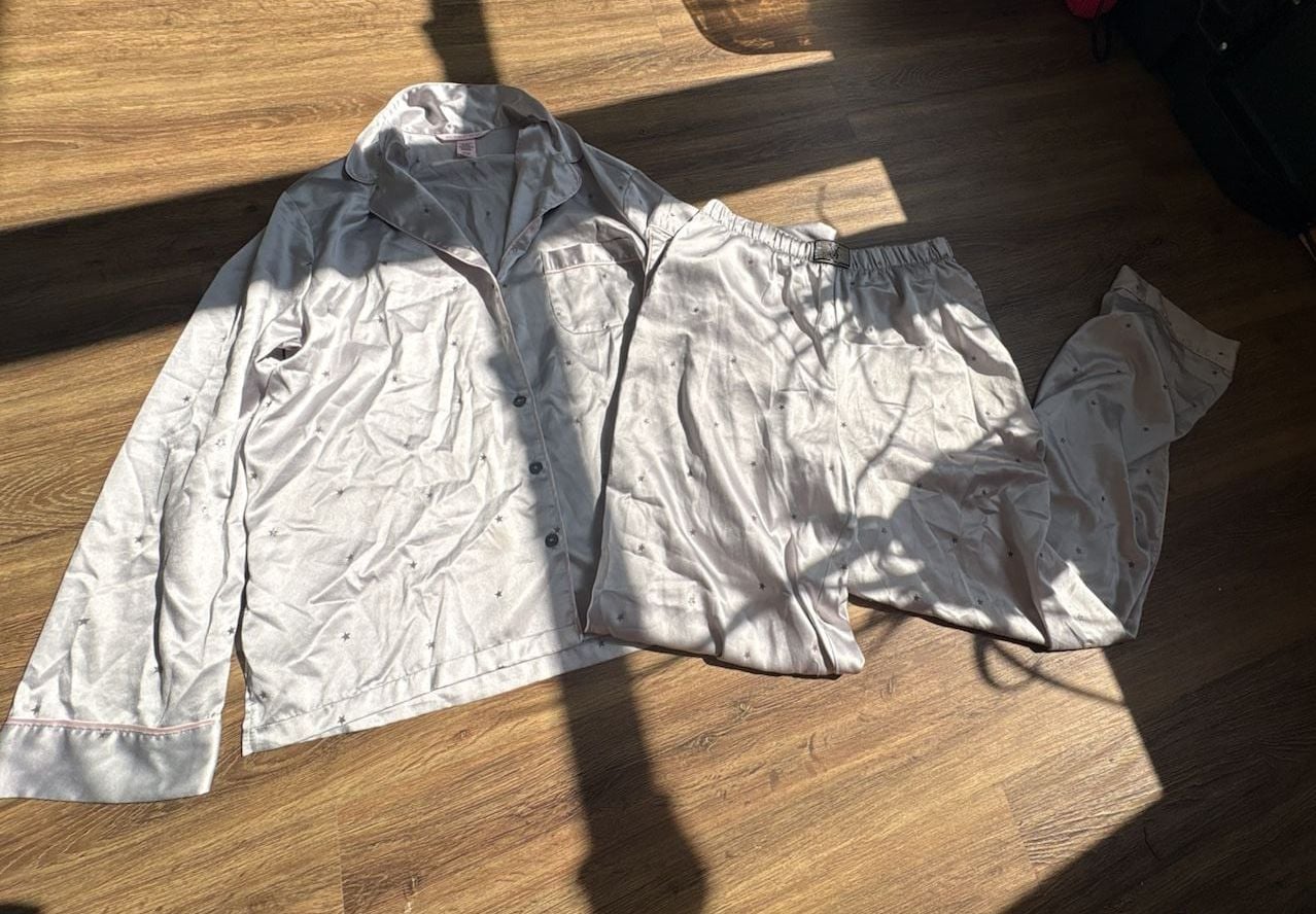Victoria's Secret Satin Pajama Set with Star Print 1
