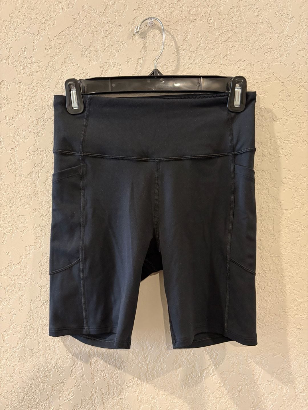 Victoria's Secret On Point Flow High-Waisted Biker Shorts with Side Pockets 2