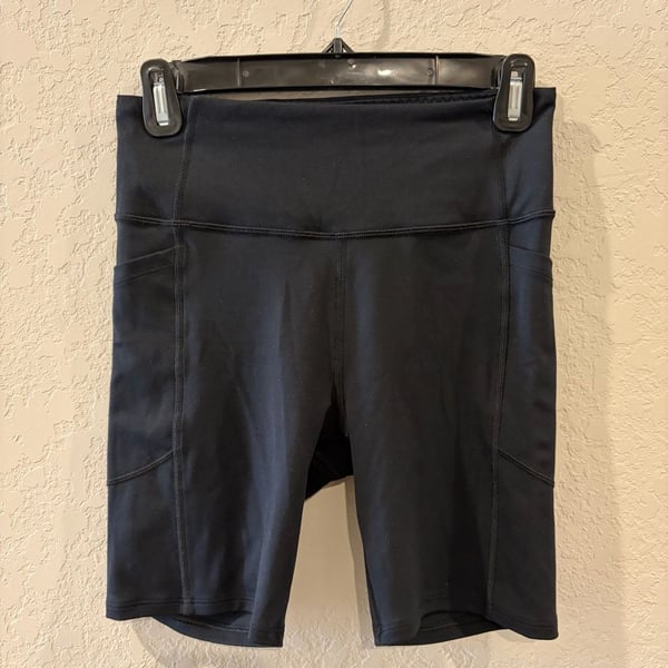 Victoria's Secret On Point Flow High-Waisted Biker Shorts with Side Pockets