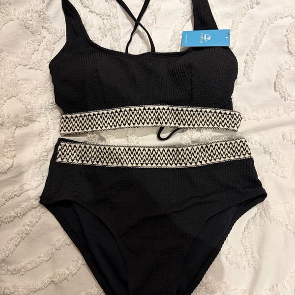 CUPSHE Black Textured High Waist Two-Piece Bikini Set with Geometric Trim