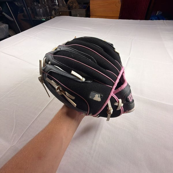 Wilson 10.5 inch WTA01RB15B510BP Youth Baseball T-Ball Glove