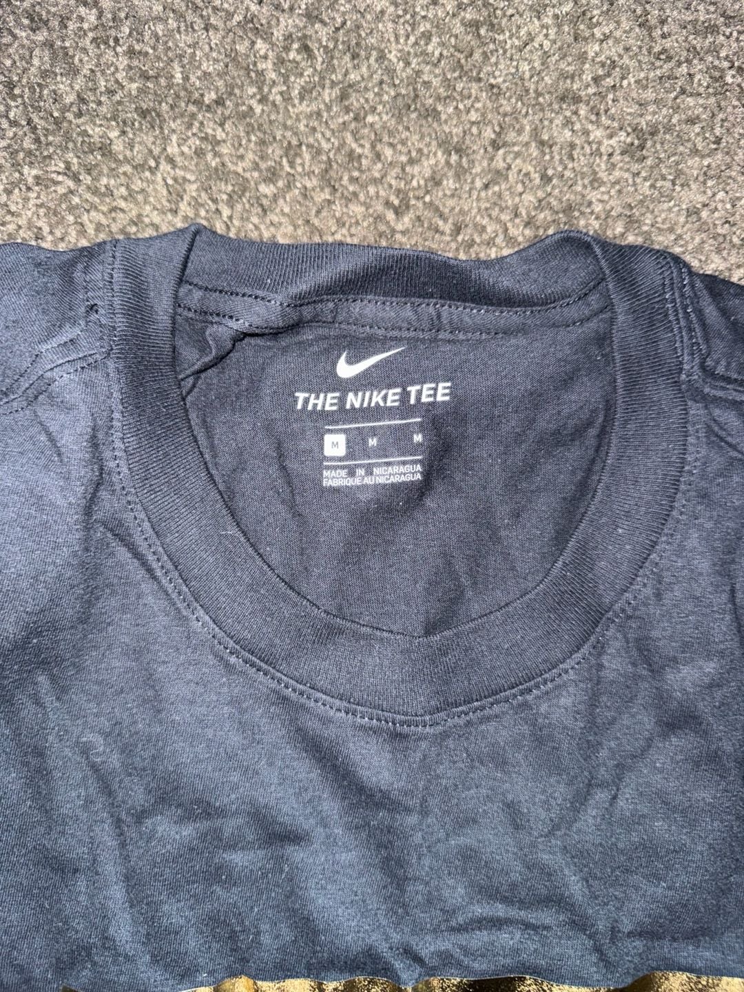 Nike Men's Gold Box Logo Graphic T-Shirt size M 5