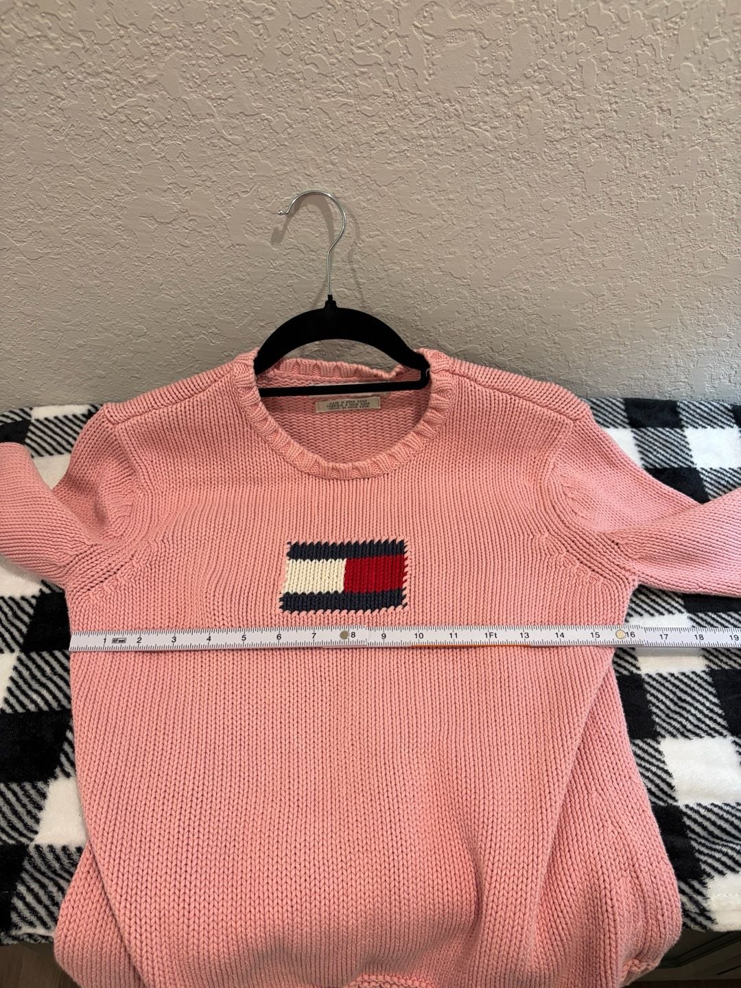 Vintage Tommy Hilfiger Pink Crewneck Knit Sweater with Embroidered Flag Logo 7