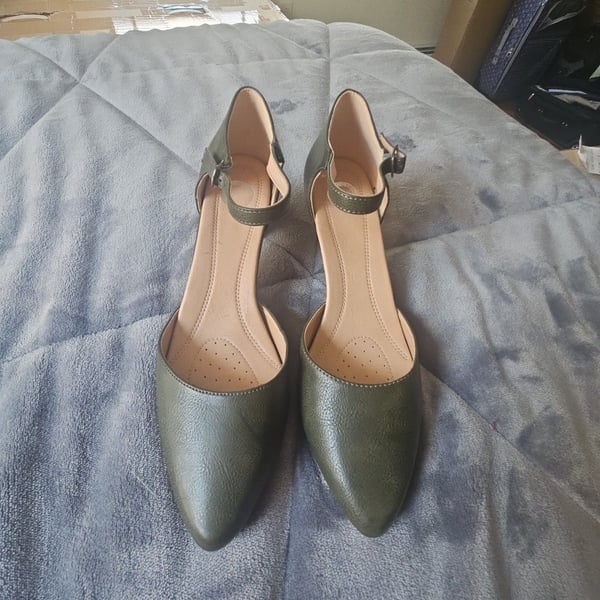 Journee Collection Bettie Tru Comfort Foam Almond Toe Mid-Heel Pumps in Olive