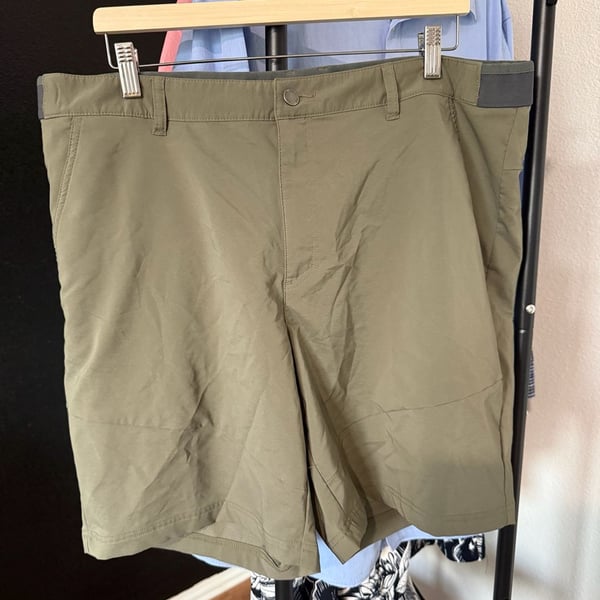 Columbia Men's Outdoor Hiking Utility Shorts Olive Green Size 38