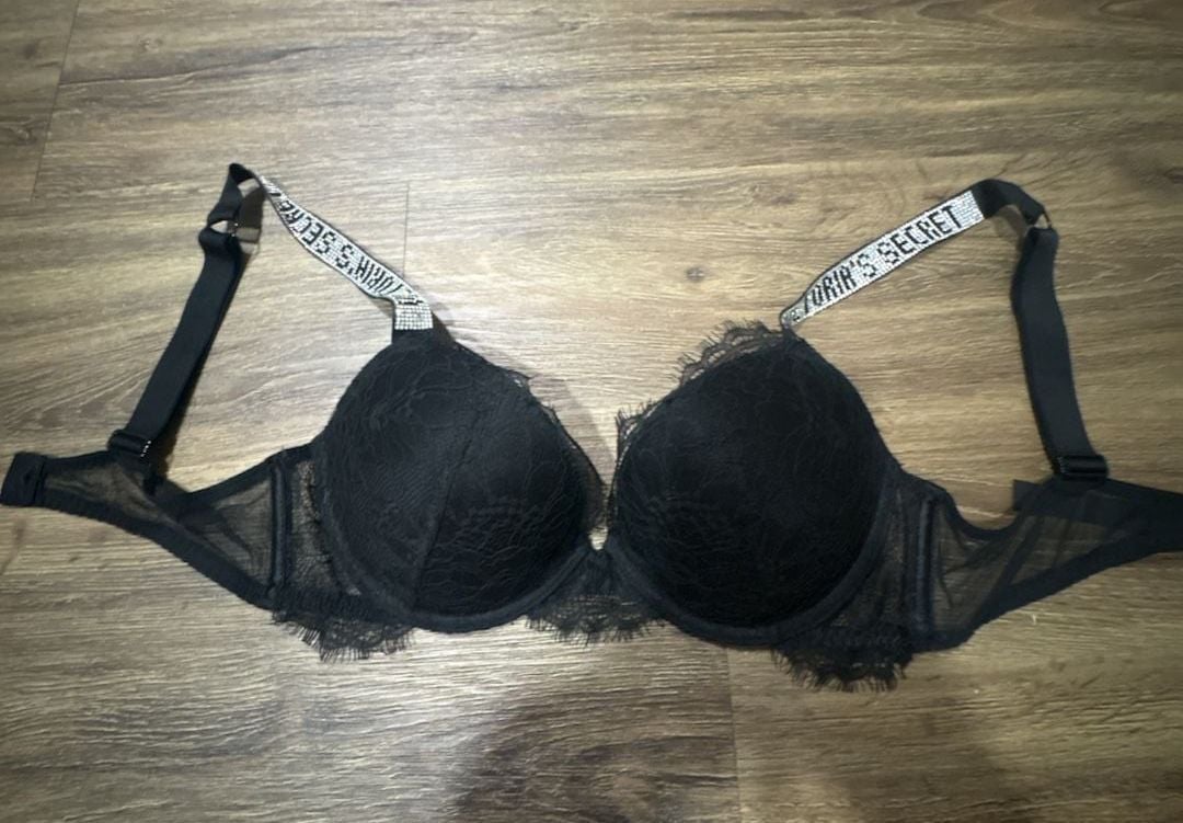 Victoria's Secret Very Sexy Shine Strap Lace Push-Up Bra 1