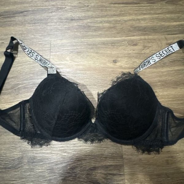 Victoria's Secret Very Sexy Shine Strap Lace Push-Up Bra