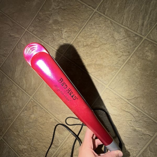 Bed Head TIGI Say No More Ceramic Hair Straightening Flat Iron