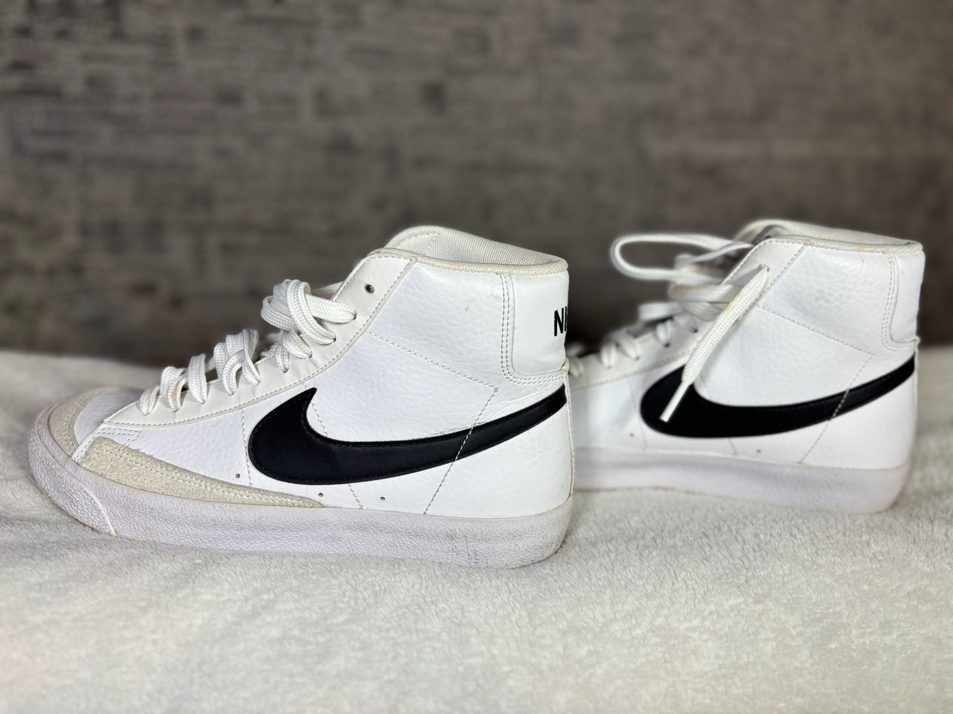 Nike Blazer Mid White Black High-Top Sneakers 3