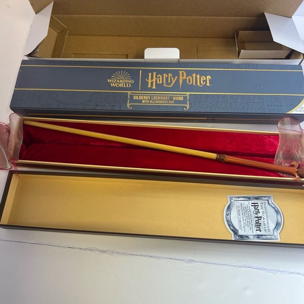 Harry Potter Gilderoy Lockhart Wand – Noble Collection Ollivanders Box