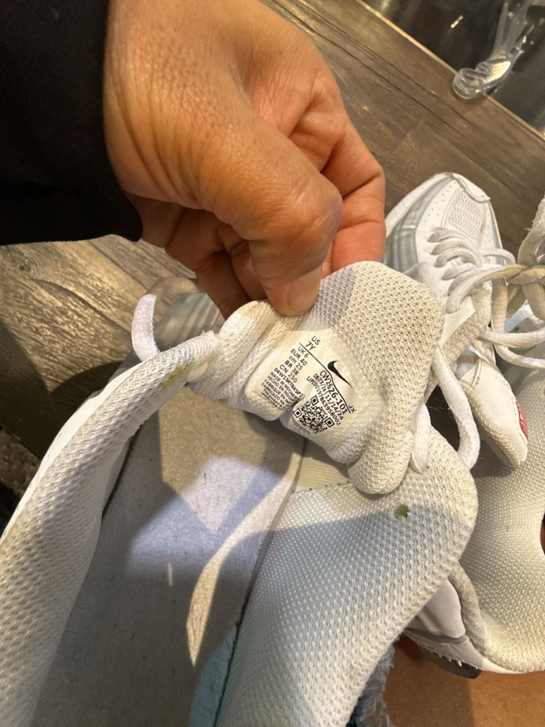 Nike Shox R4 White Metallic Silver Running Shoes 7