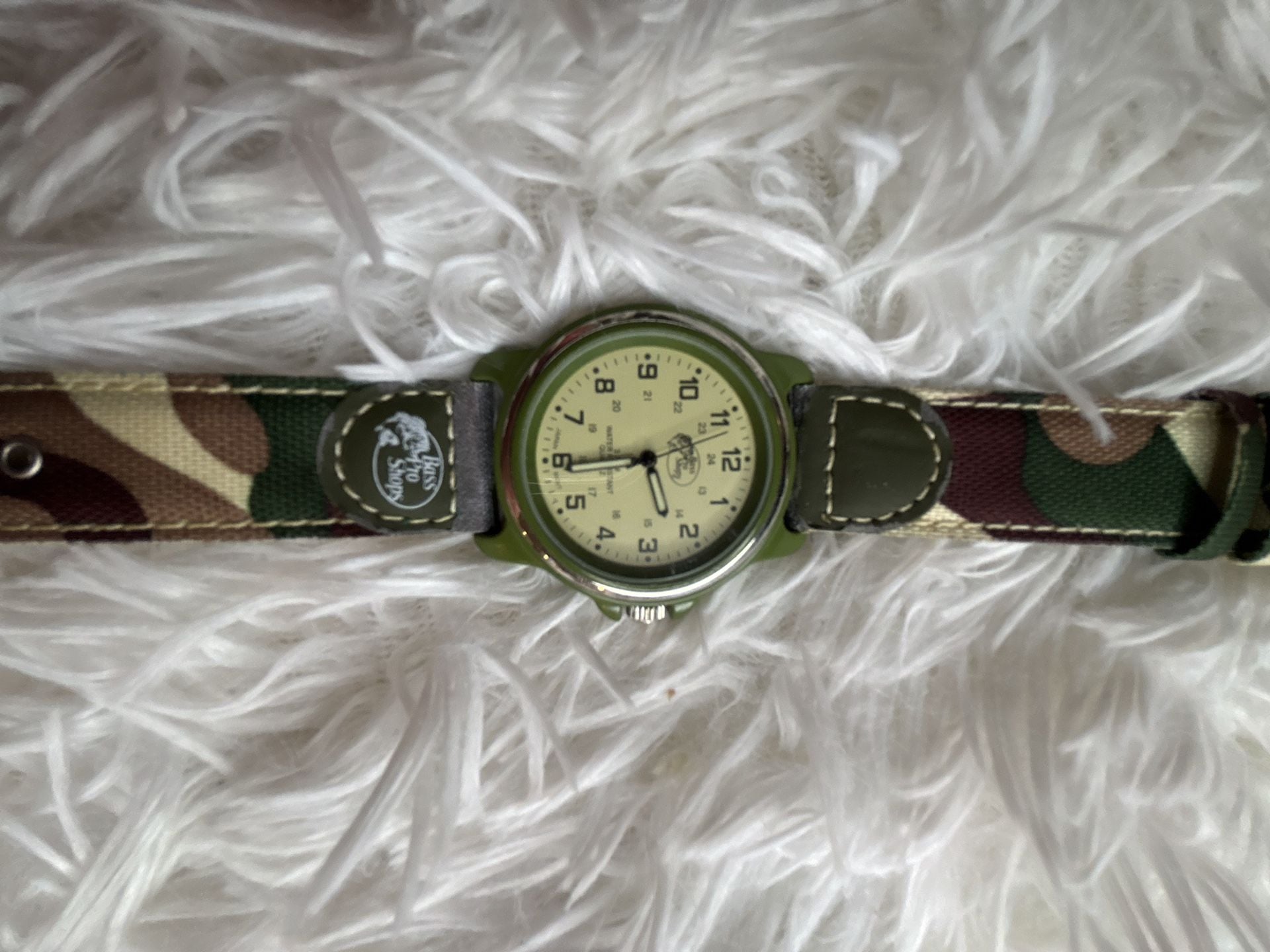 Bass Pro Shops Camouflage Analog Quartz Wristwatch with Green Case 2