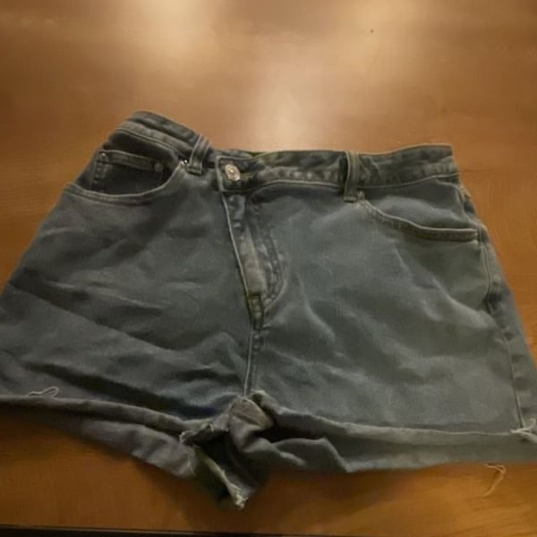 Genleck Medium Wash Distressed Denim Shorts