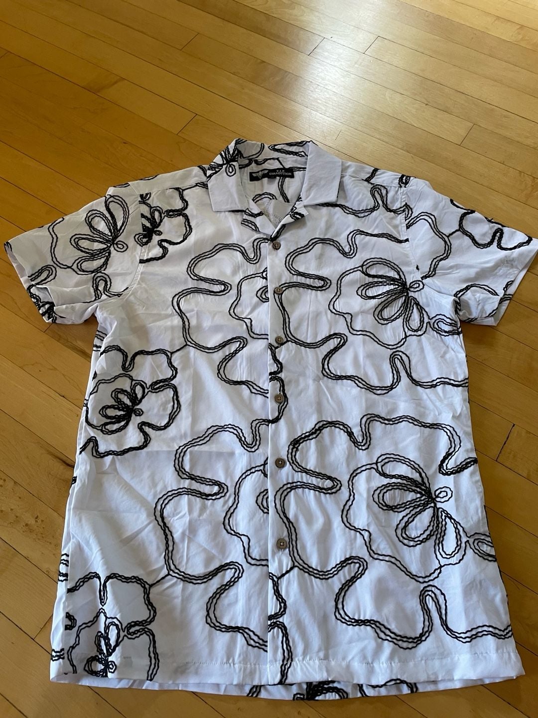 V.I.P. Collection Men's VFEW-04 Floral Embroidered Camp Collar Shirt 3