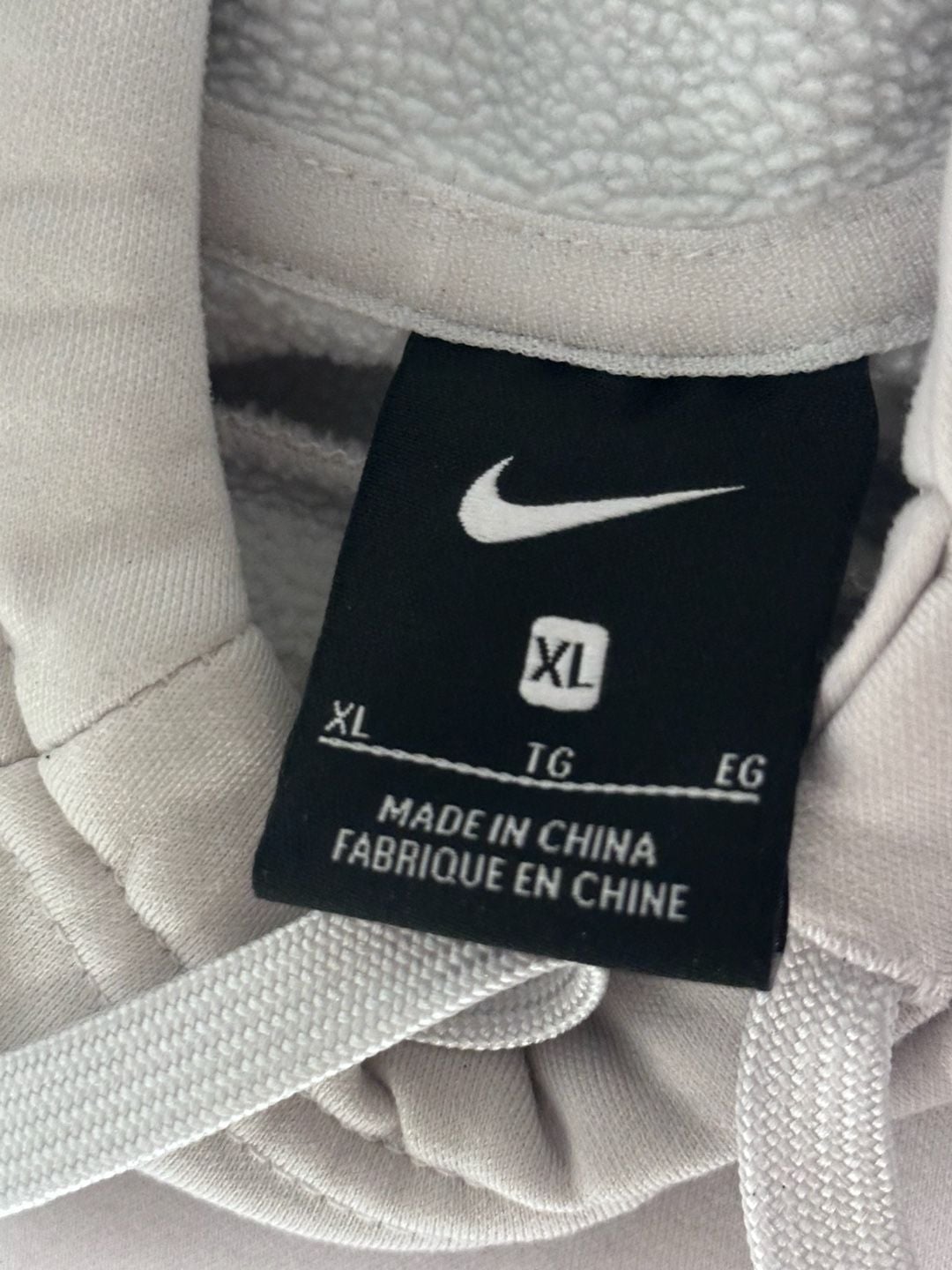 Nike Men's Center Swoosh Hoodie with Logo Side Tape Details 4