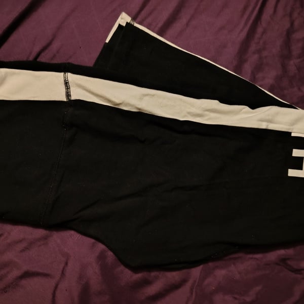 Soho New York & Company Street black and white side-stripe yoga leggings