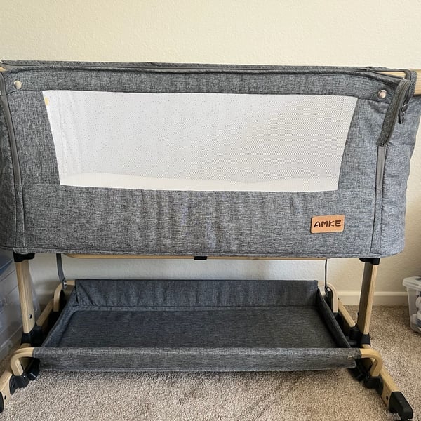AMKE Baby Bassinet Bedside Sleeper with Storage Basket