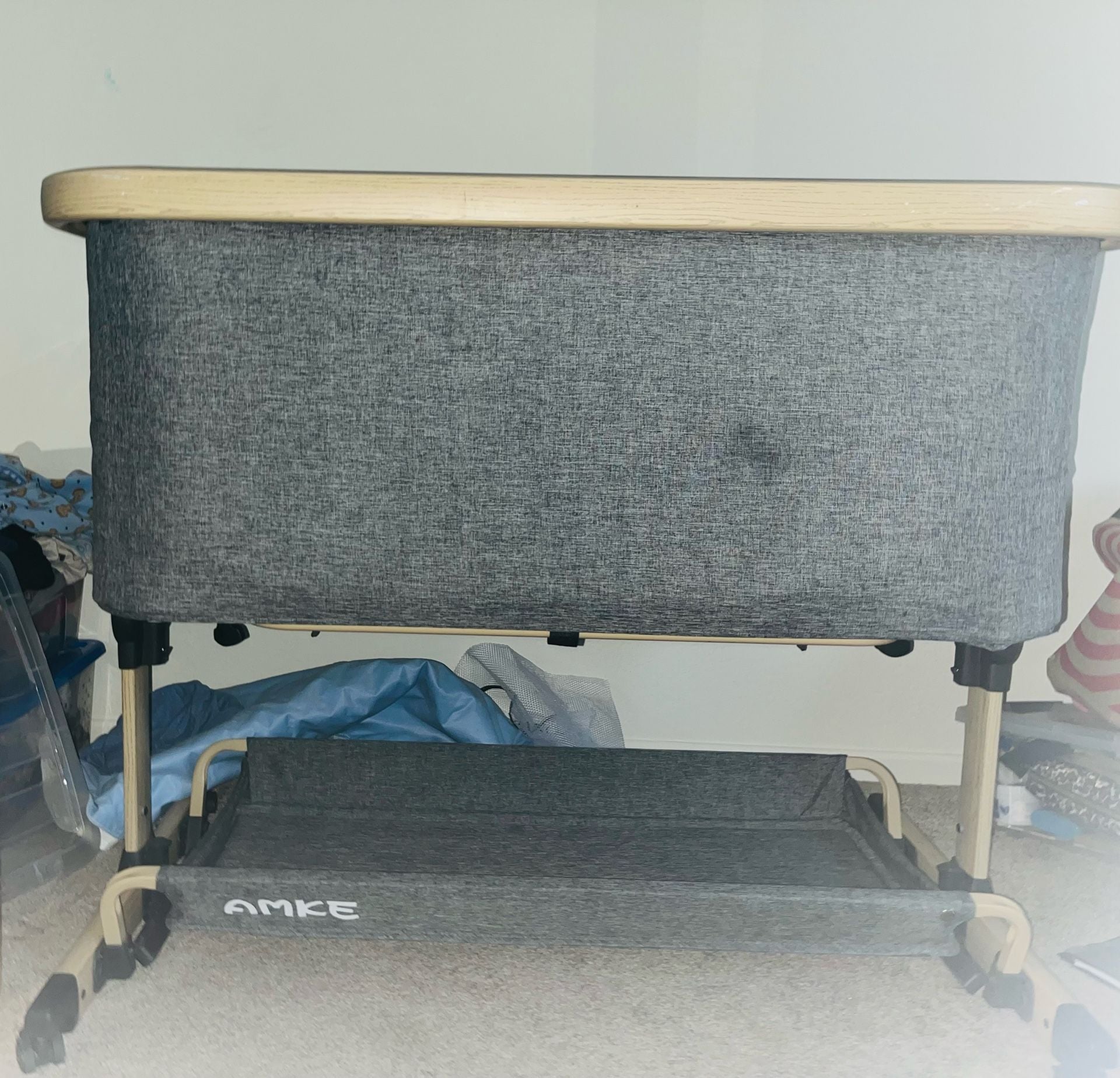 AMKE Baby Bassinet Bedside Sleeper with Storage Basket 3