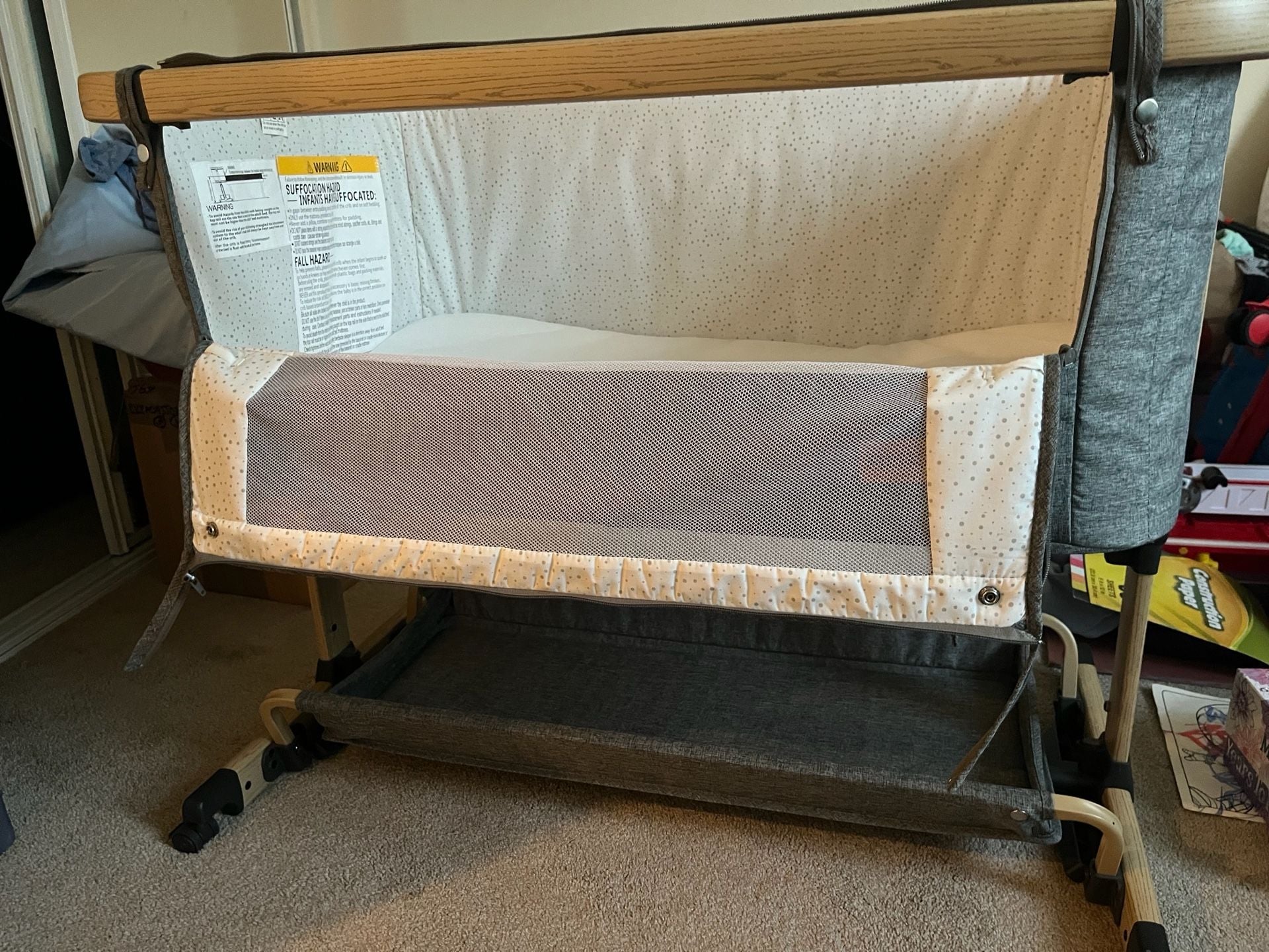AMKE Baby Bassinet Bedside Sleeper with Storage Basket 6