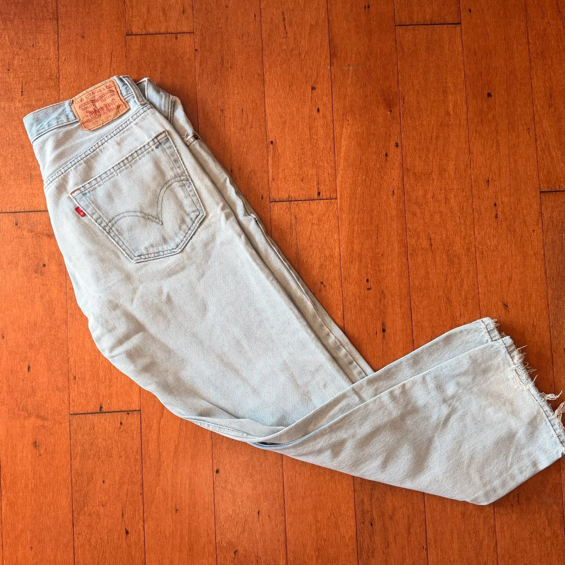 Levi's 505 Straight Leg Jeans Light Wash Raw Hem 2