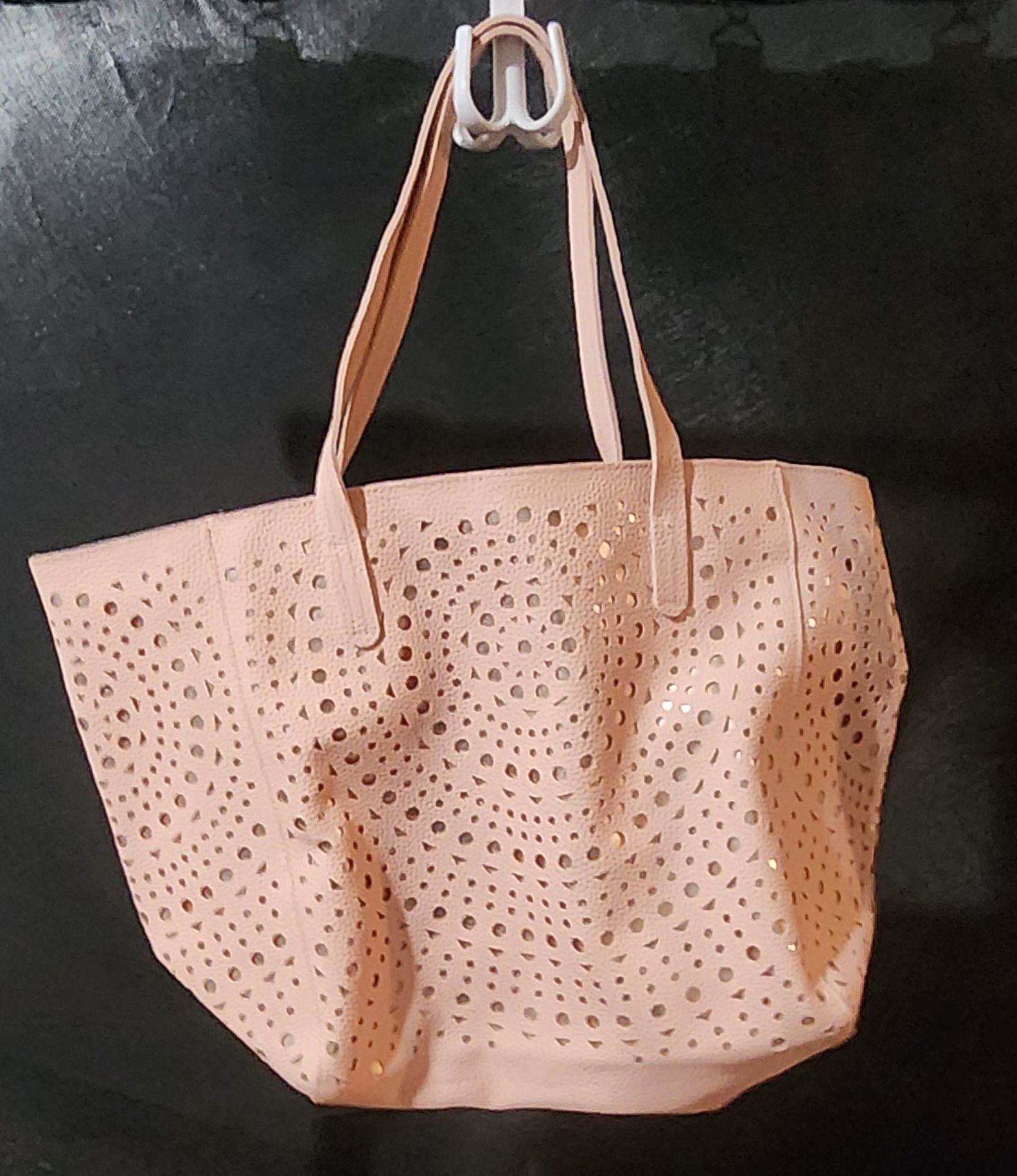 Bath & Body Works 2017 VIP Blush Pink Laser-Cut Metallic Tote Bag 2