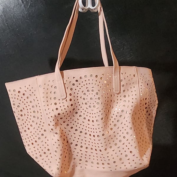 Bath & Body Works 2017 VIP Blush Pink Laser-Cut Metallic Tote Bag