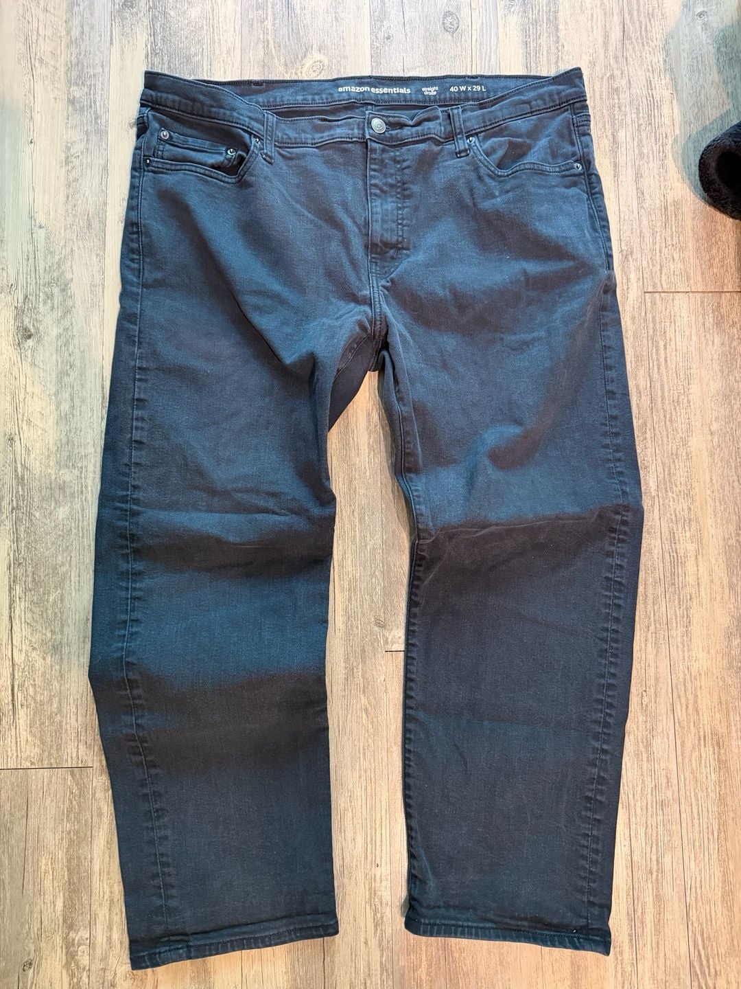 Amazon Essentials Men's Straight Fit Jeans 2