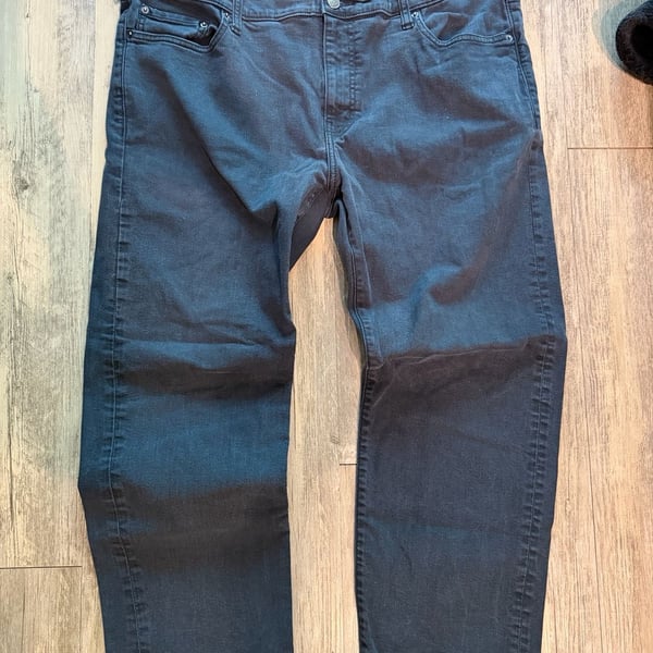 Amazon Essentials Men's Straight Fit Jeans