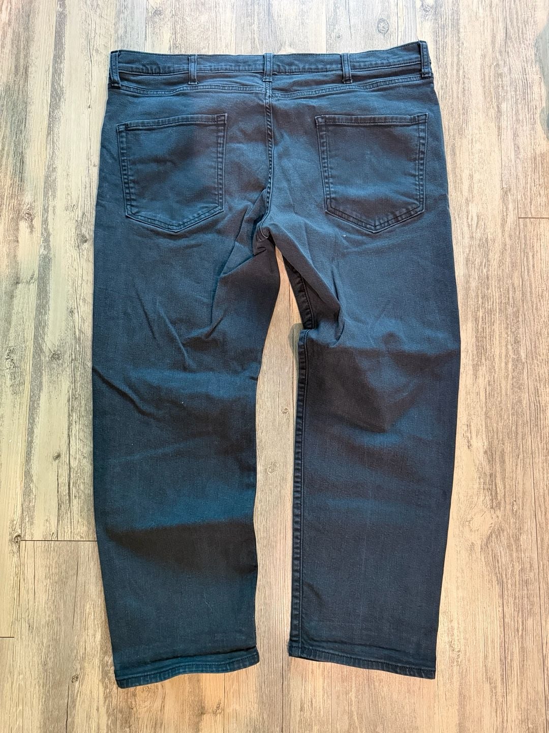 Amazon Essentials Men's Straight Fit Jeans 4
