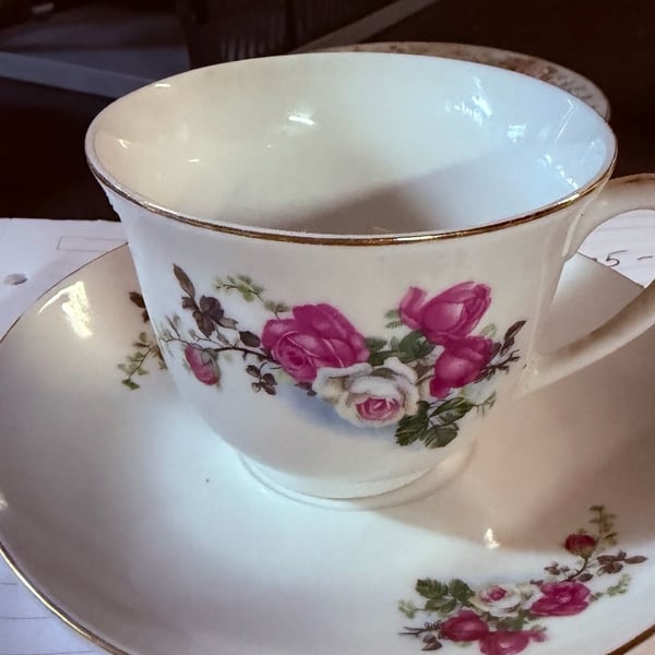 Vintage Floral Tea Cup & Saucer Set Pink Roses Gold Trim Porcelain Made in China