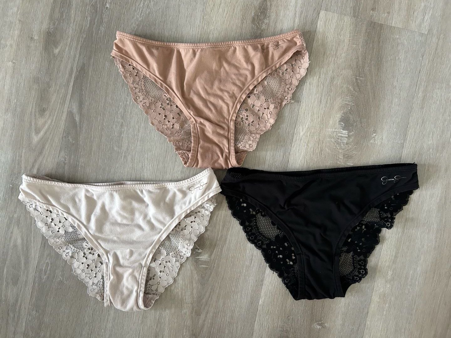 Jessica Simpson Women's 3-Pack Lace Trim Bikini Panties 1
