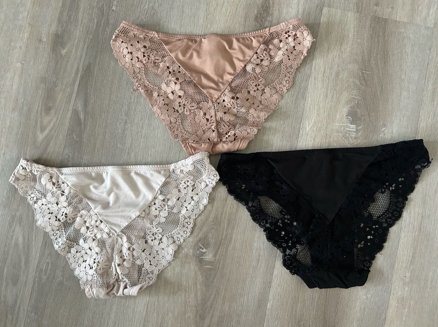 Jessica Simpson Women's 3-Pack Lace Trim Bikini Panties 3
