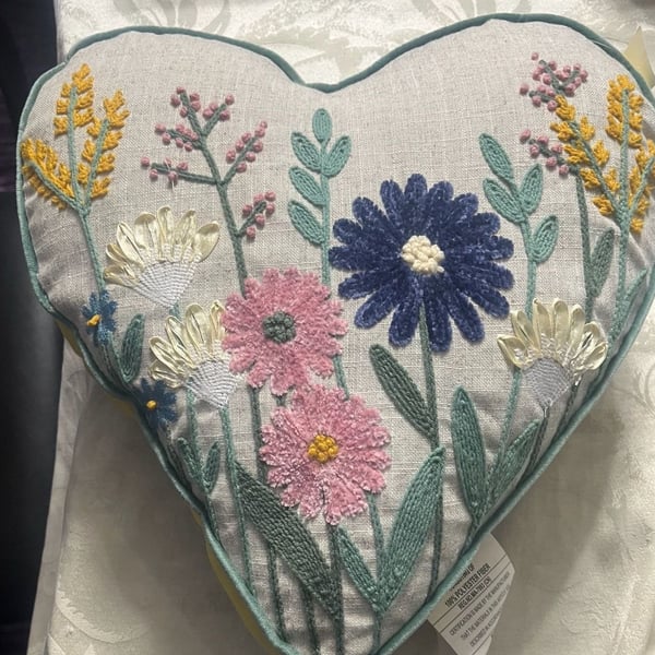 Milli Home Embroidered Floral Heart-Shaped Decorative Throw Pillow