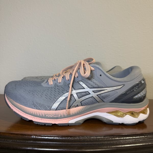 ASICS Women's Gel-Kayano 27 in Sheet Rock/Pure Silver Women size 9.5