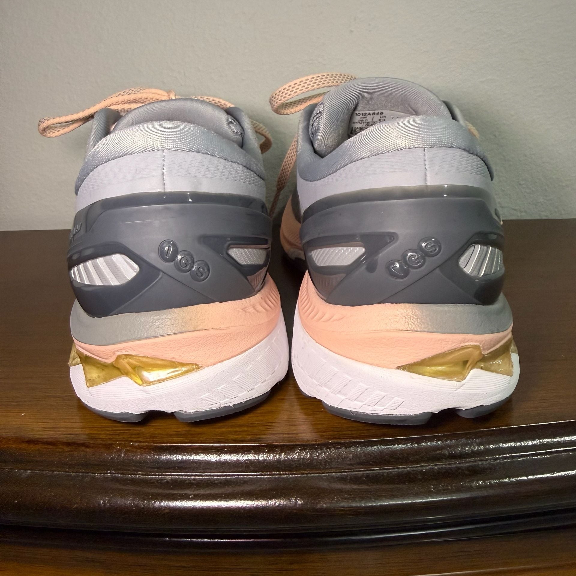 ASICS Women's Gel-Kayano 27 in Sheet Rock/Pure Silver Women size 9.5 5