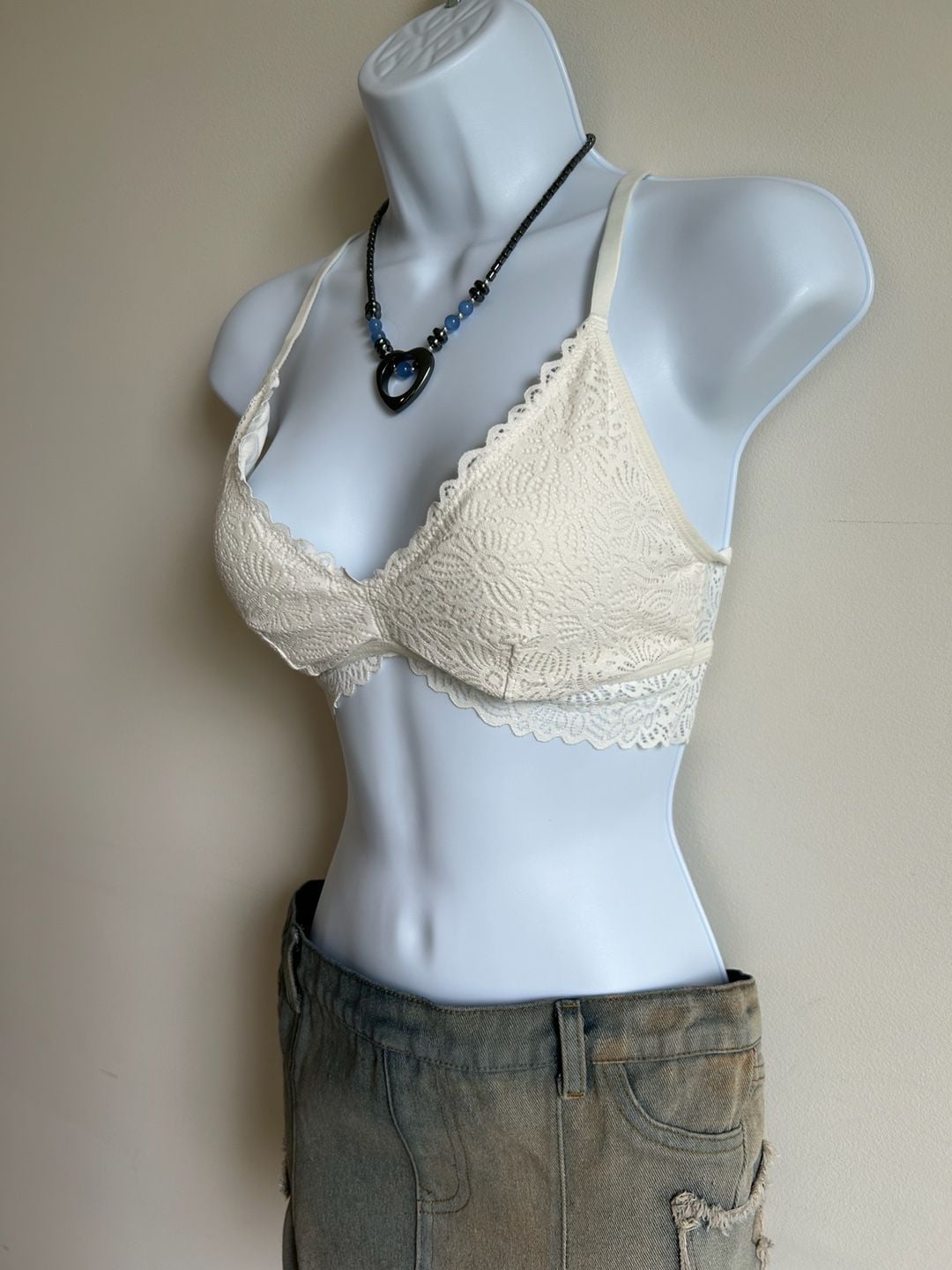 Auden Women's Lace Cross-Back Bralette in White 2
