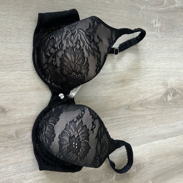 Victoria's Secret Body By Victoria Lined Perfect Coverage Lace Bra, Size 34C