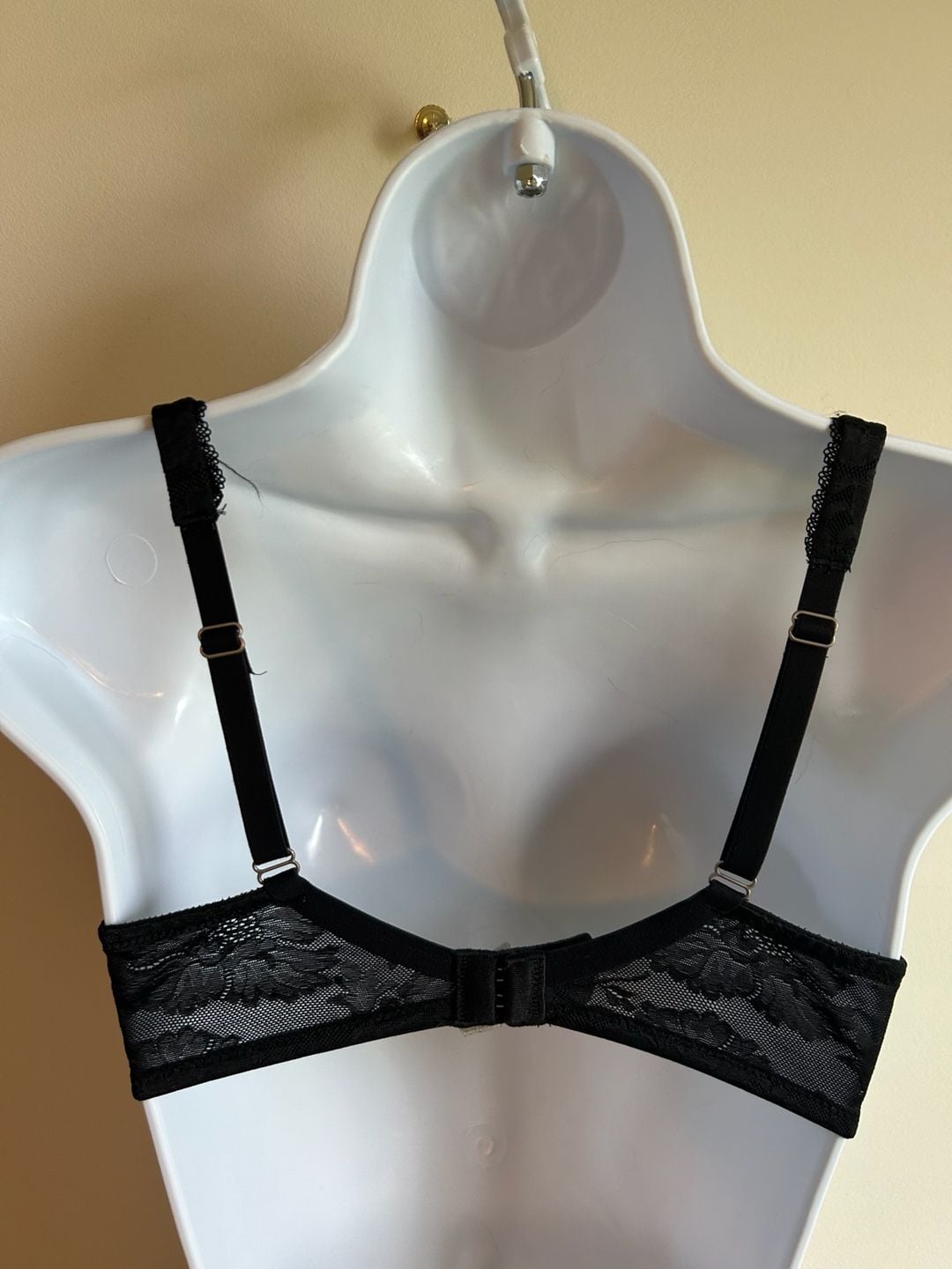 Victoria's Secret Body By Victoria Lined Perfect Coverage Lace Bra, Size 34C 7